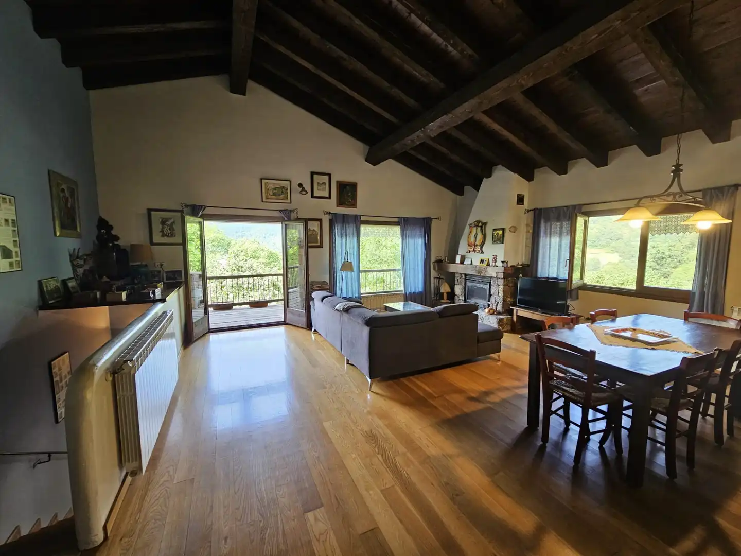 Sala d'estar de Casa o xalet en venda en Camprodon amb Moblat