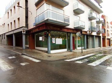 Locale commerciale in affitto a de la Creu Gran 63