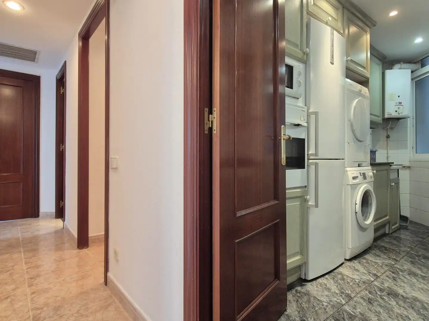 Piso en venta en Barcelona con Calefacción, Horno y Balcón