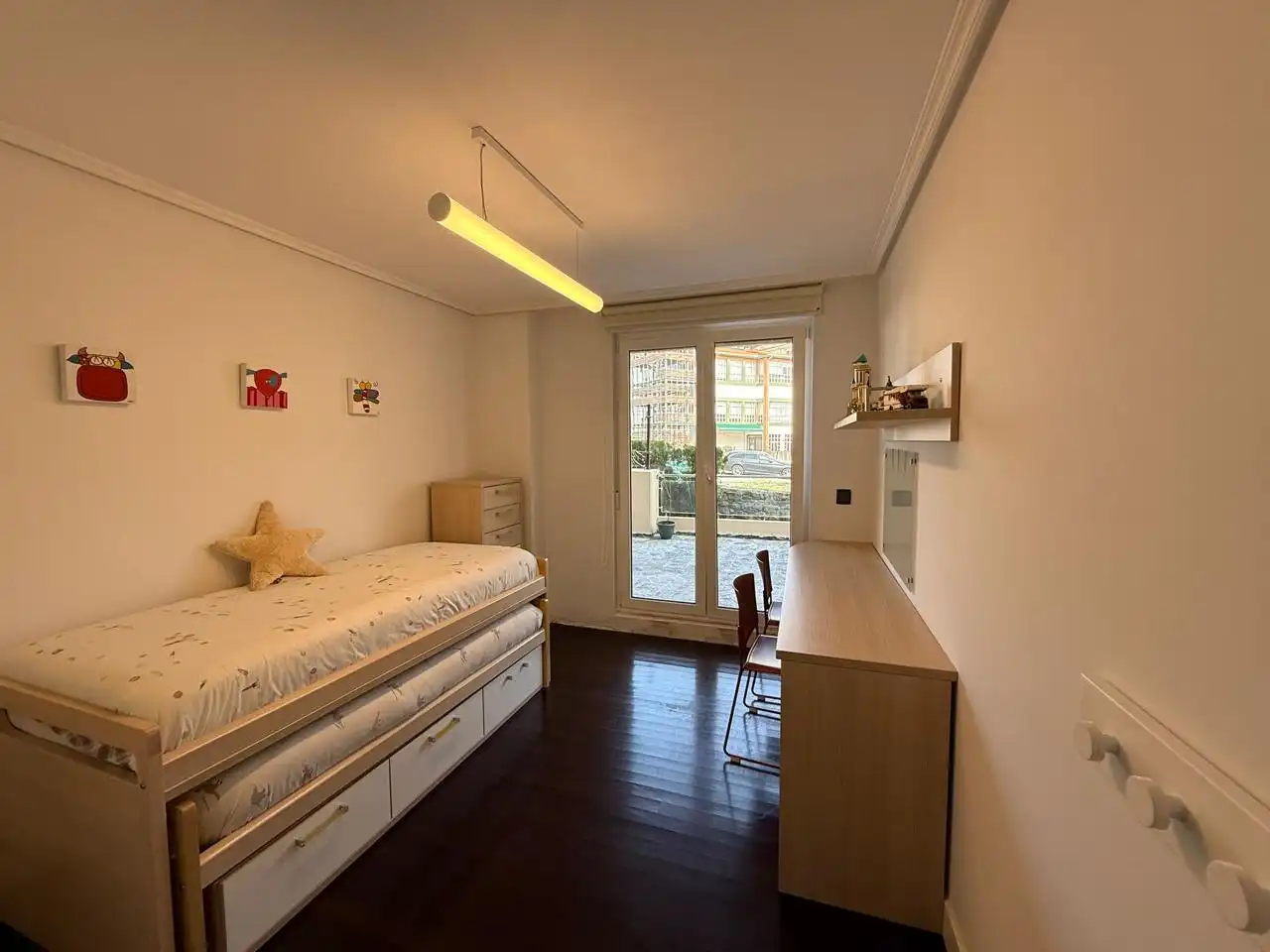 Schlafzimmer von Erdgeschoss zum Verkauf in Castro-Urdiales mit Heizung, Terrasse und Abstellraum