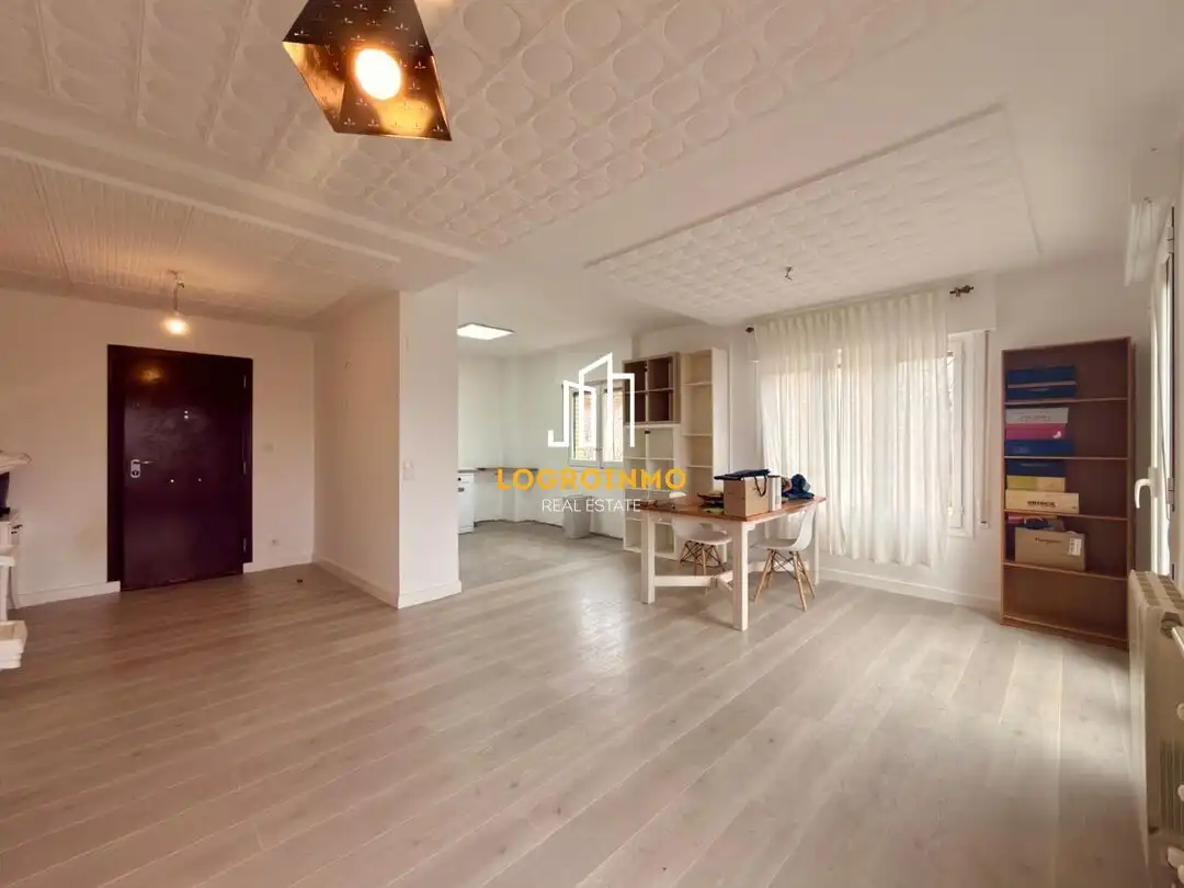 Living room of Houses for sale in Tricio  with Heating, Private garden and Parquet flooring