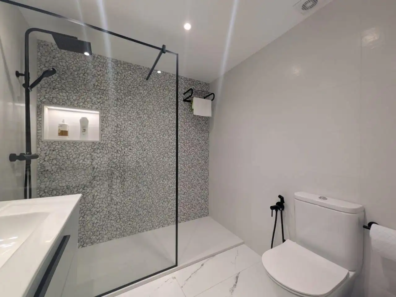 Bathroom of Flat for sale in Córdoba  with Air Conditioner, Terrace and Furnished
