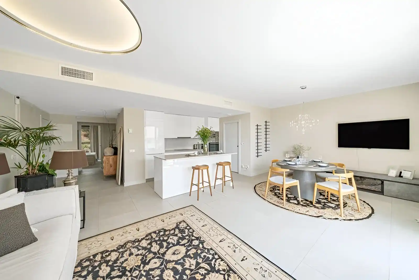 Apartment with pool for sale in Estepona Pueblo