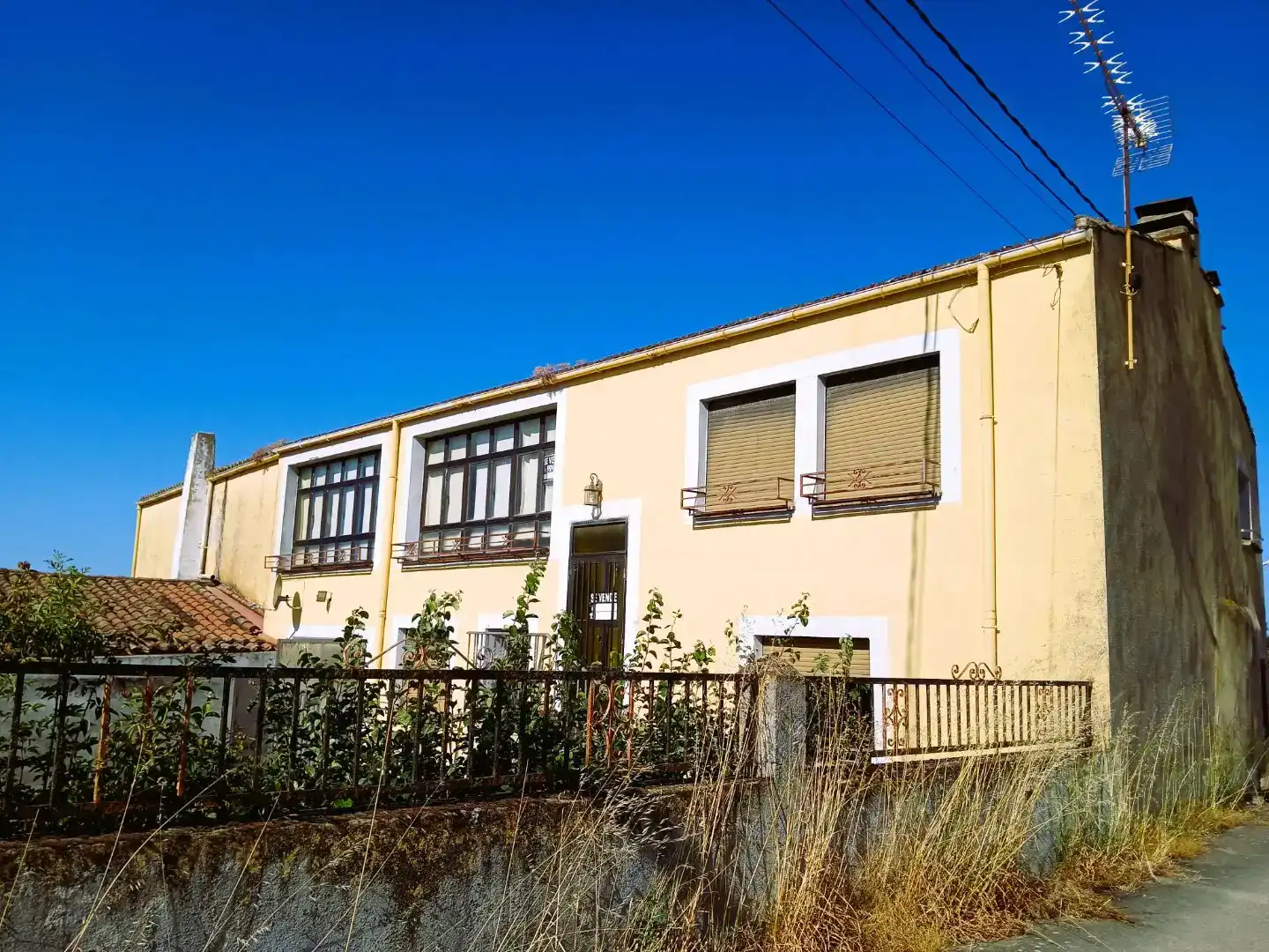 Vista exterior de Piso en venta en Luelmo con Jardín privado, Trastero y Amueblado