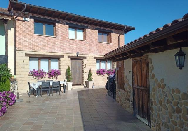 Casa-chalet en Venta en Medina de Pomar
