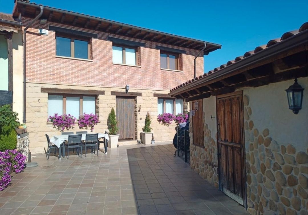 Exterior view of House or chalet for sale in Medina de Pomar  with Heating and Private garden