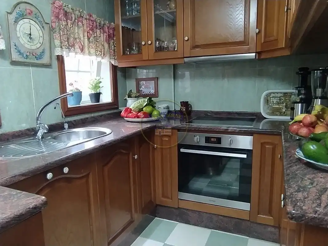 Cocina de Piso en venta en Vigo  con Calefacción, Terraza y Trastero
