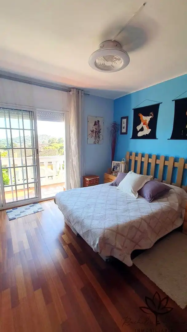 Schlafzimmer von Einfamilien-Reihenhaus zum Verkauf in Castelldefels mit Klimaanlage, Heizung und Privatgarten