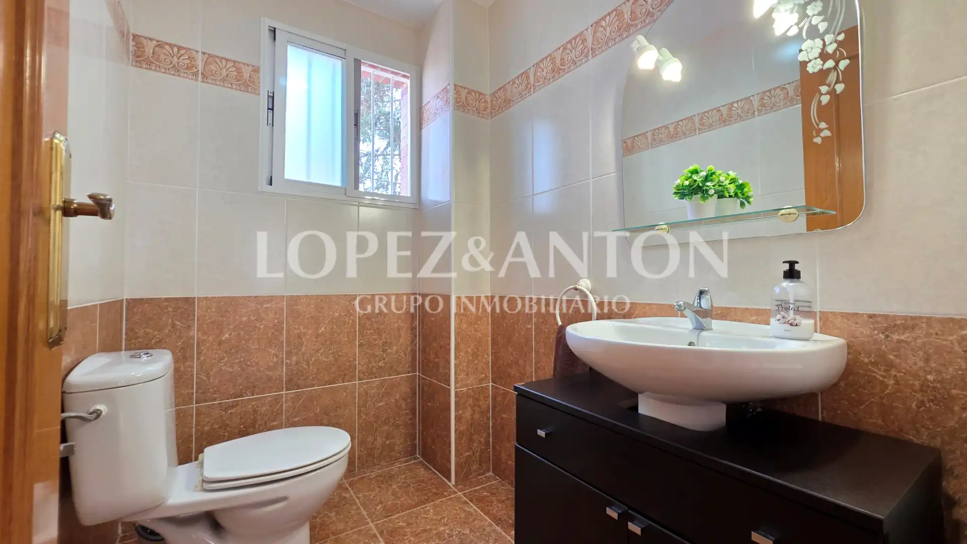 Baño de Casa o chalet en venta en L'Eliana con Aire acondicionado, Calefacción y Jardín privado