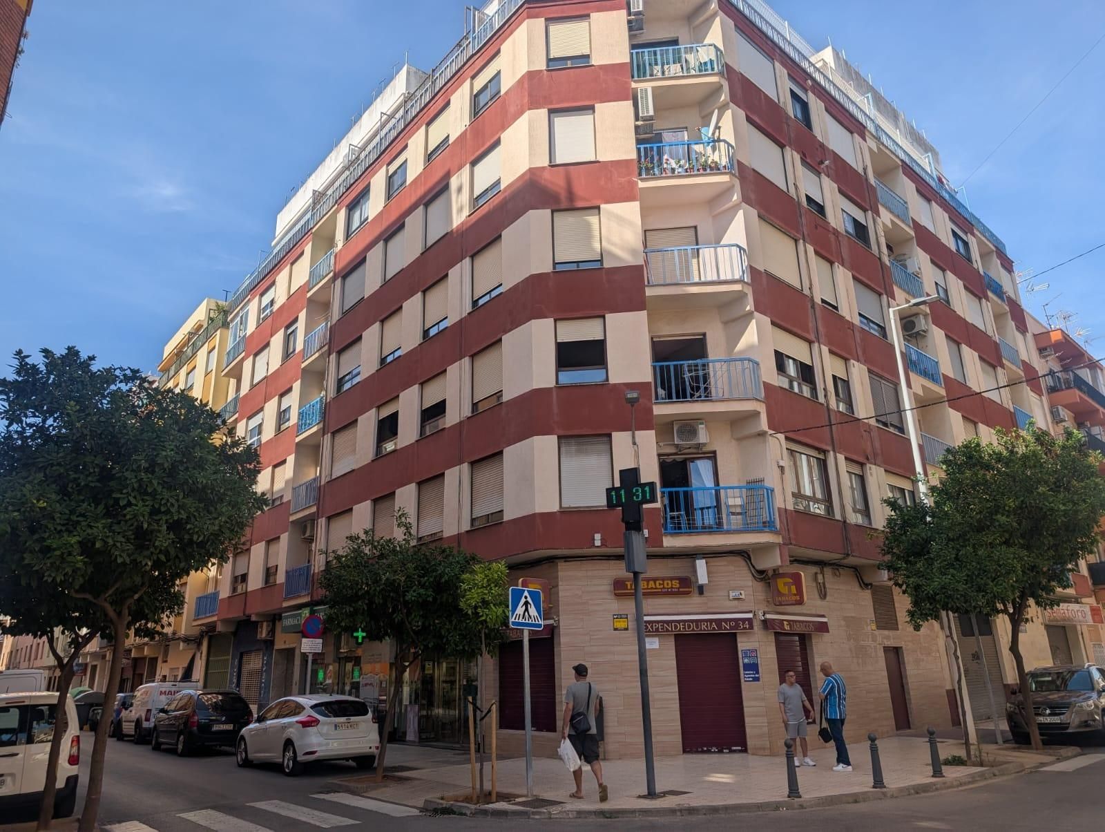 Vista exterior de Piso en venta en Castellón de la Plana / Castelló de la Plana con Balcón