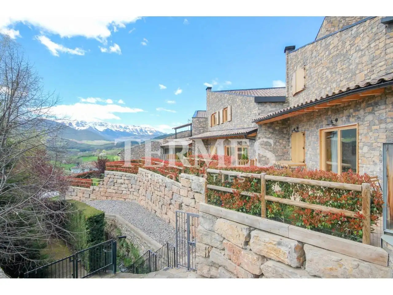 Vista exterior de Casa adosada de lloguer en Prullans amb Calefacció, Jardí privat i Parquet
