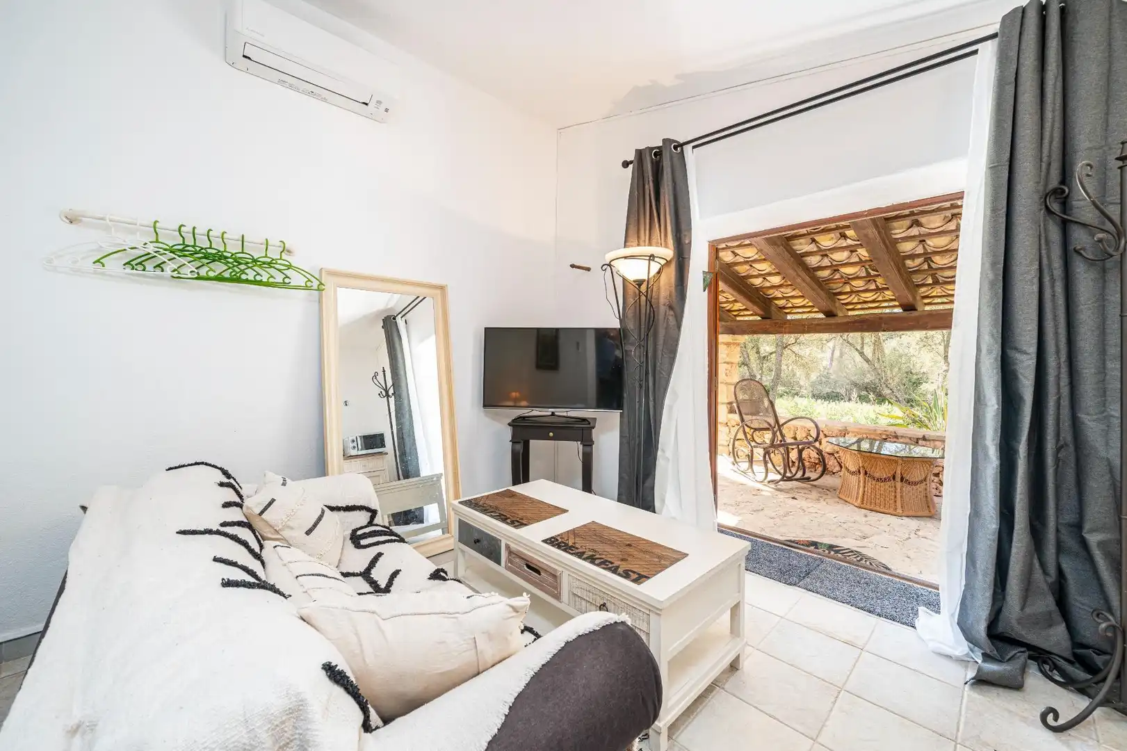 Sala de estar de Finca rústica en venta en Algaida con Aire acondicionado, Calefacción y Jardín privado