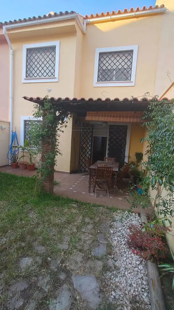 Garten von Einfamilien-Reihenhaus zur Miete in Algeciras mit Privatgarten und Möbliert