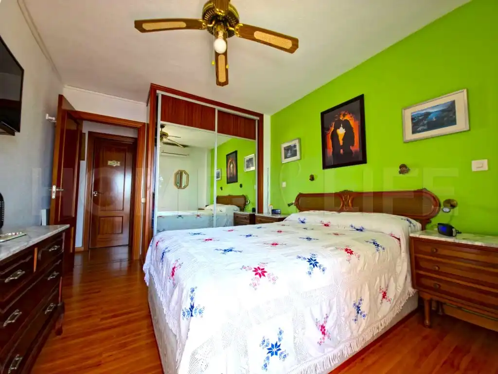 Schlafzimmer von Wohnungen zum Verkauf in Benalmádena mit Privatgarten, Möbliert und Gemeinschaftspool