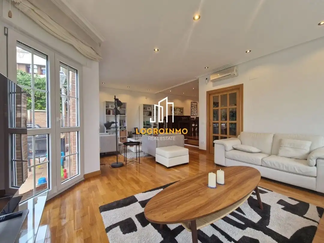 House with pool for sale in Avda. Madrid, imagen 6