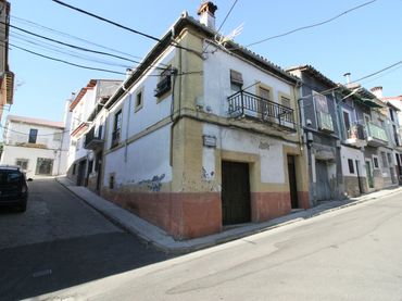House with balcony for sale in Calle Empedrada 31