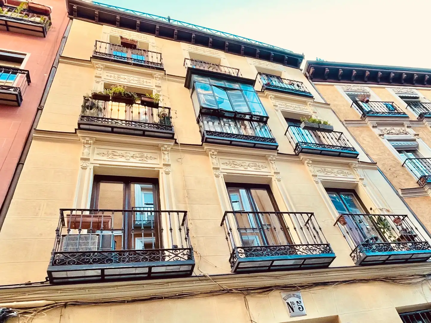 Vista exterior de Apartamento en venta en Madrid con Calefacción