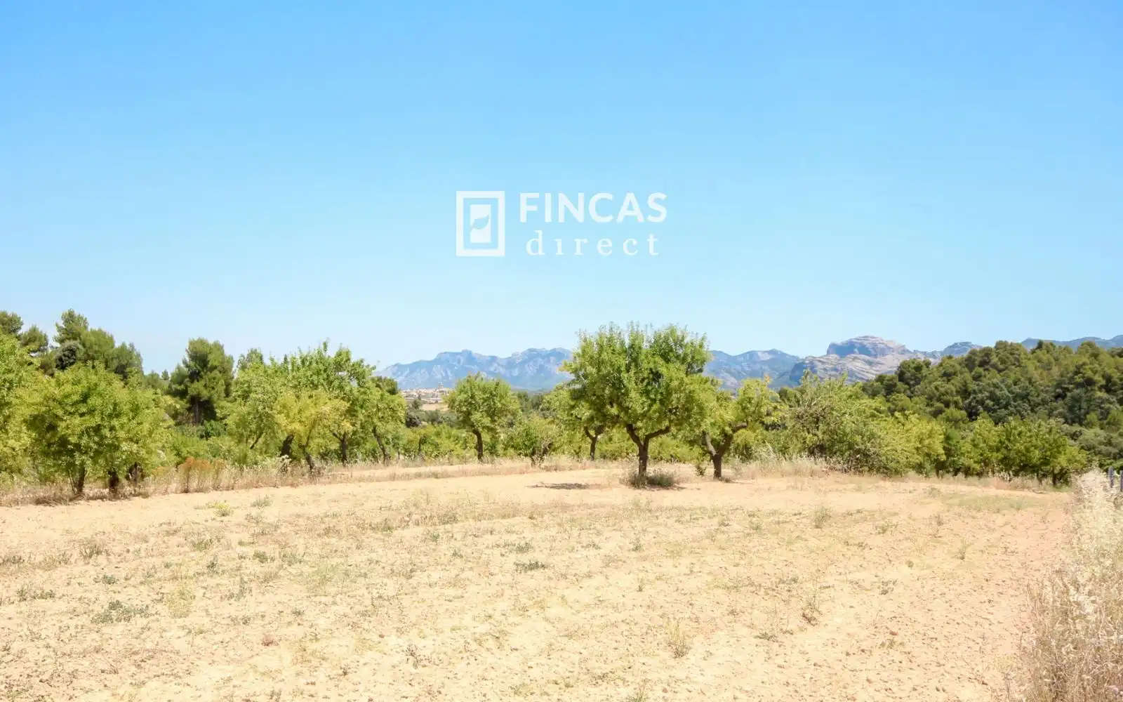 Country homes for sale in Cretas  with Air Conditioner