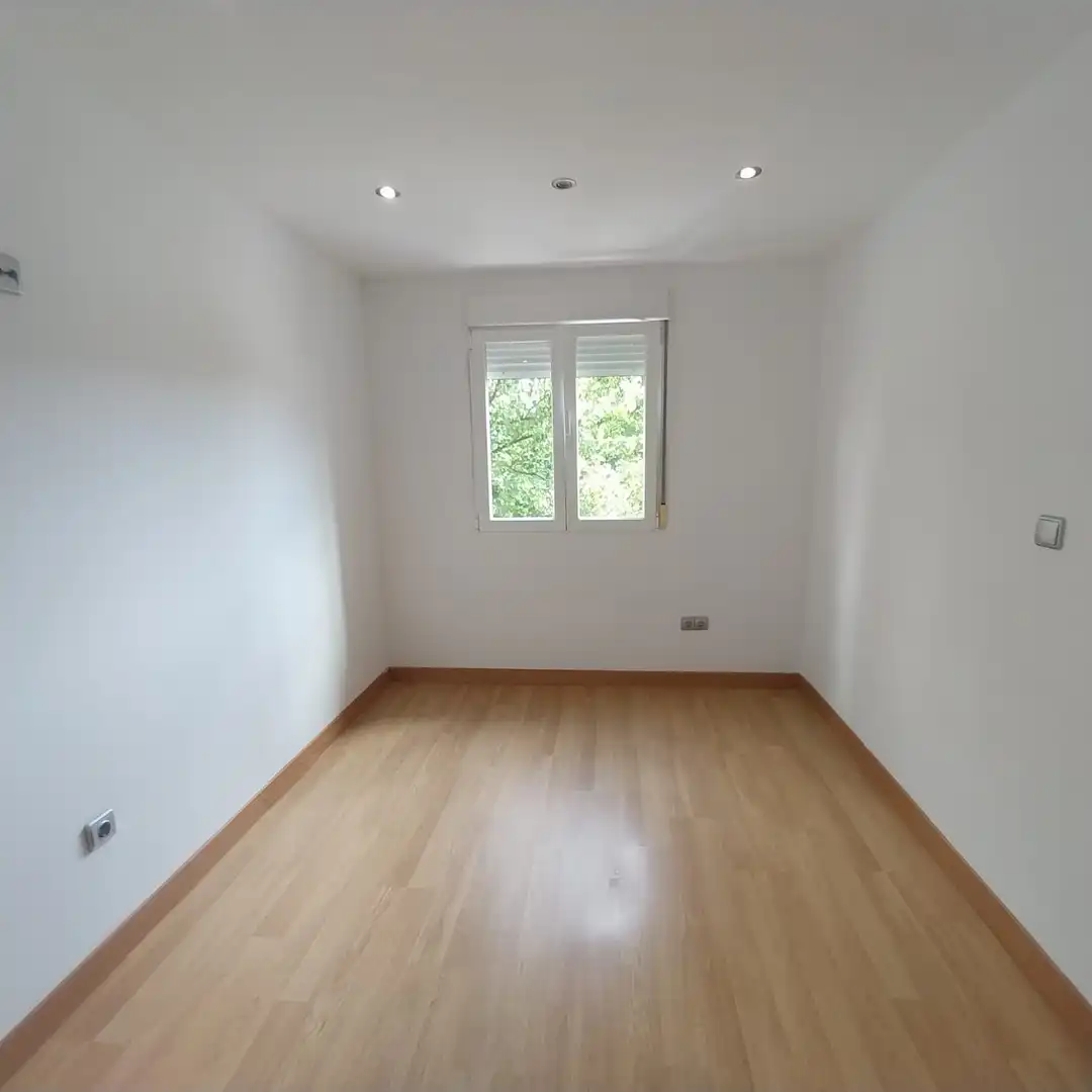 Bedroom of Flat for sale in Valladolid  with Heating, Parquet flooring and Terrace