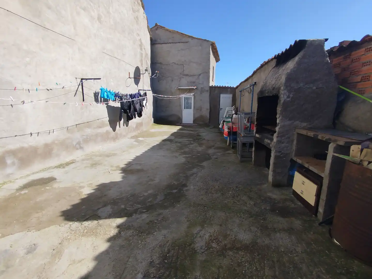 Vista exterior de Casa adosada en venda en Mojados amb Calefacció, Parquet i Traster