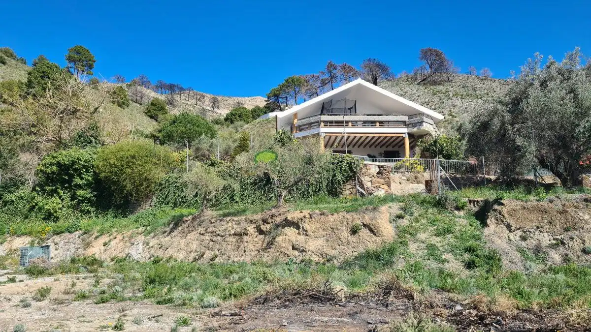 Vista exterior de Finca rústica en venda en Canillas de Albaida amb Aire condicionat, Calefacció i Jardí privat