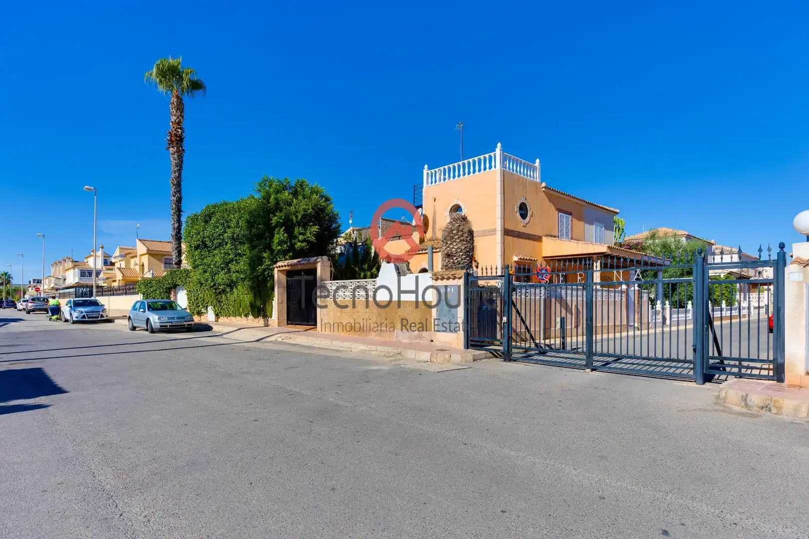 Vista exterior de Casa adosada en venta en Orihuela con Aire acondicionado, Jardín privado y Amueblado