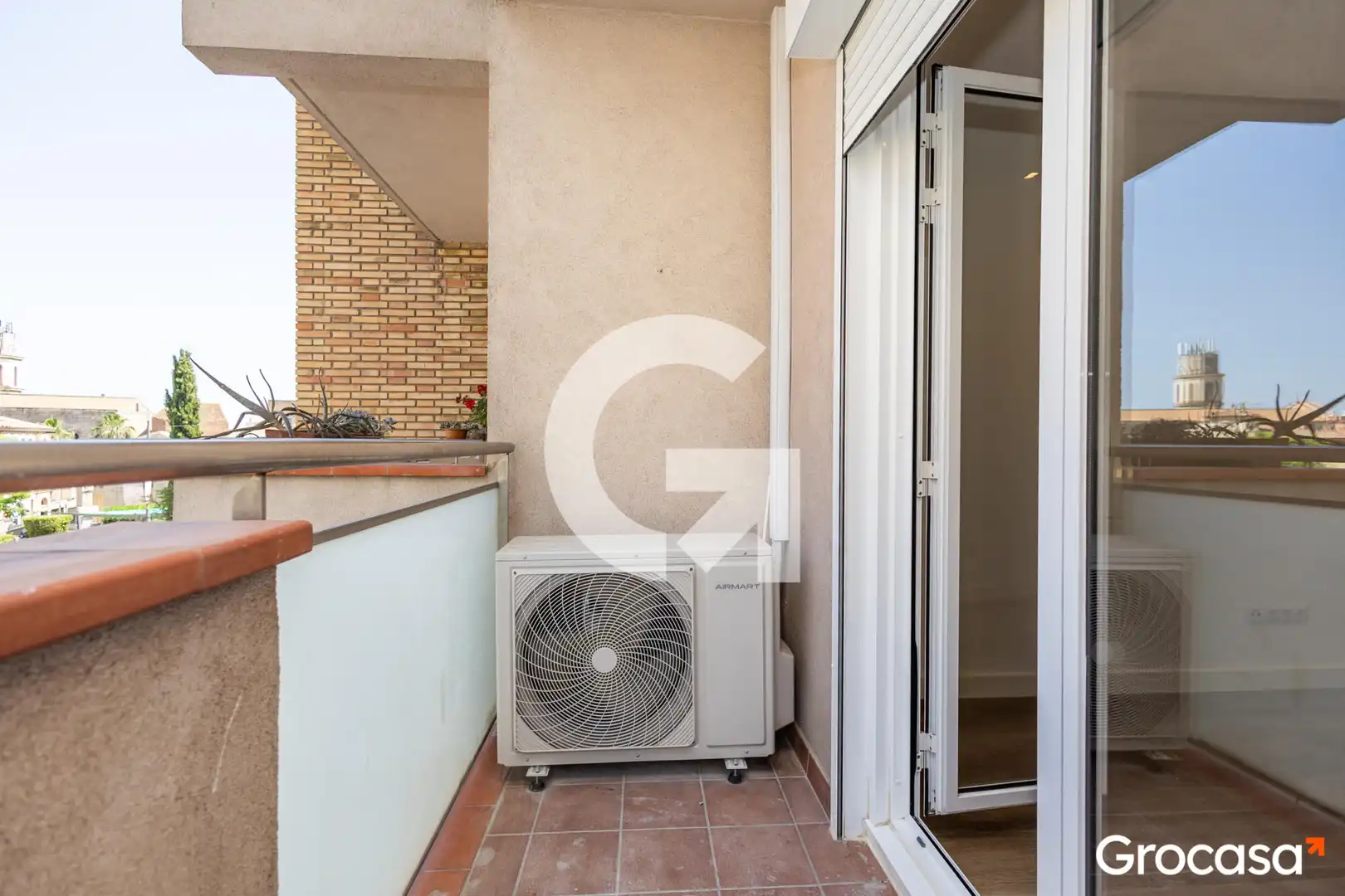 Balcony of Flat for sale in Sant Vicenç Dels Horts  with Air Conditioner, Heating and Oven