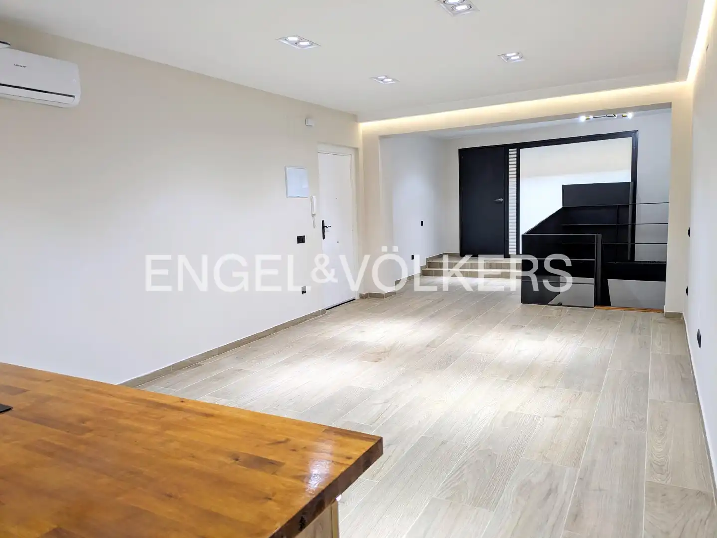 Flat for sale in Barcelona  with Air Conditioner and Heating