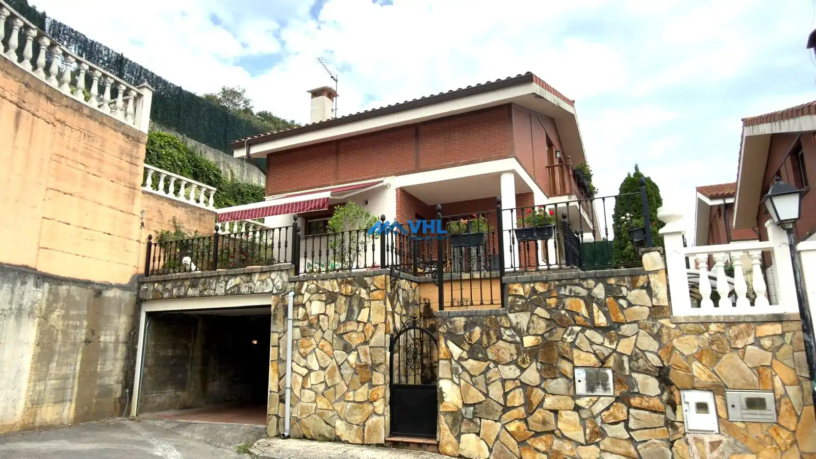 Exterior view of Houses for sale in Castro-Urdiales  with Heating, Private garden and Balcony