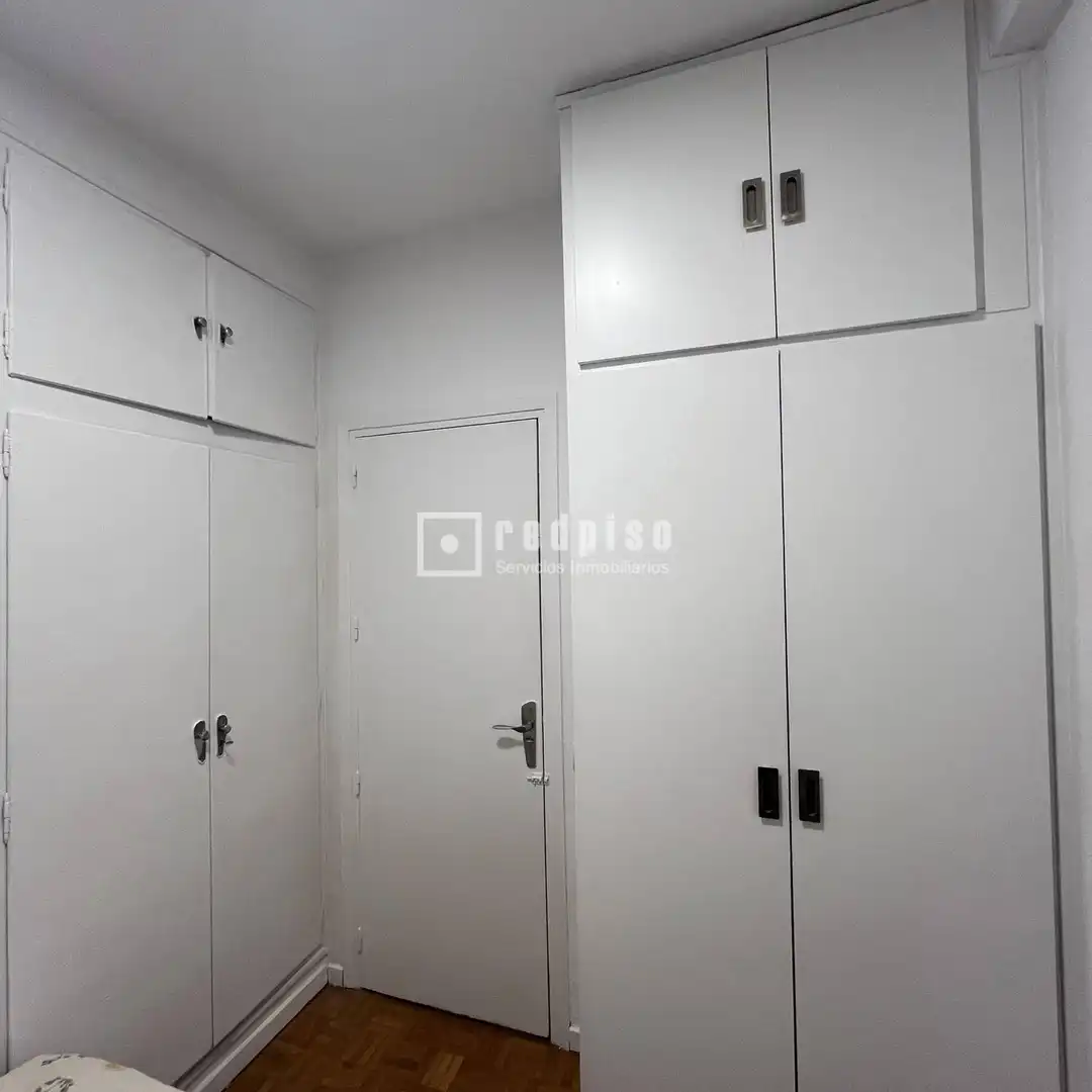 Schlafzimmer von Wohnung zur Miete in Madrid mit Heizung, Privatgarten und Parkett