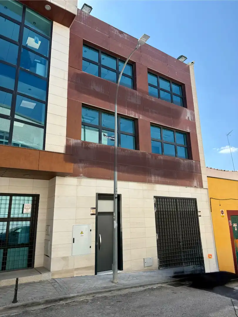 Vista exterior de Oficina de alquiler en Alcorcón con Aire acondicionado, Calefacción y Alarma