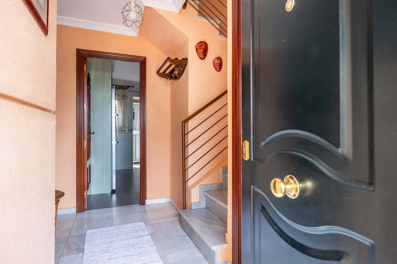 Casa adosada en venda en Dos Hermanas amb Aire condicionat, Jardí privat i Piscina comunitària