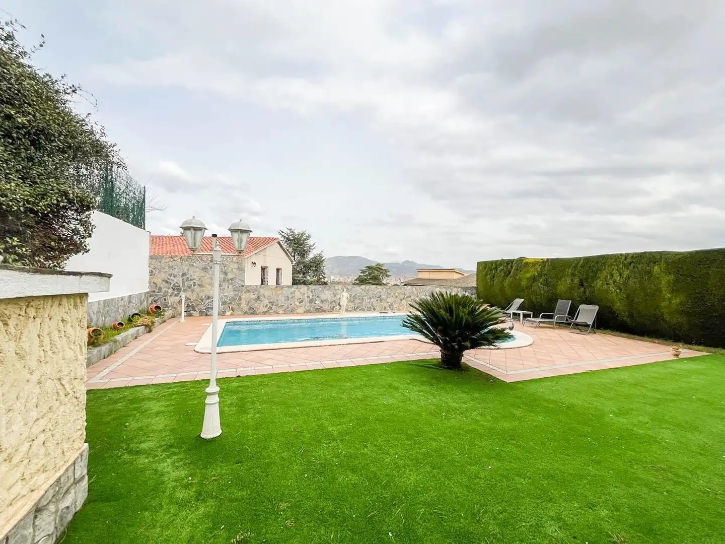 Piscina de Casa o xalet en venda en Esparreguera amb Aire condicionat, Calefacció i Jardí privat
