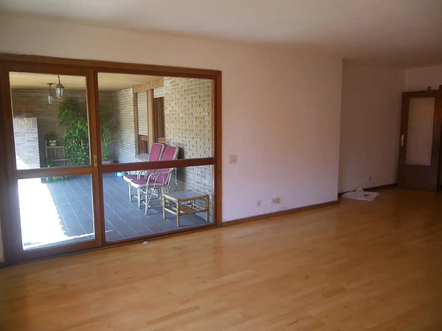 Sala de estar de Piso de alquiler en Las Rozas de Madrid con Aire acondicionado, Calefacción y Jardín privado