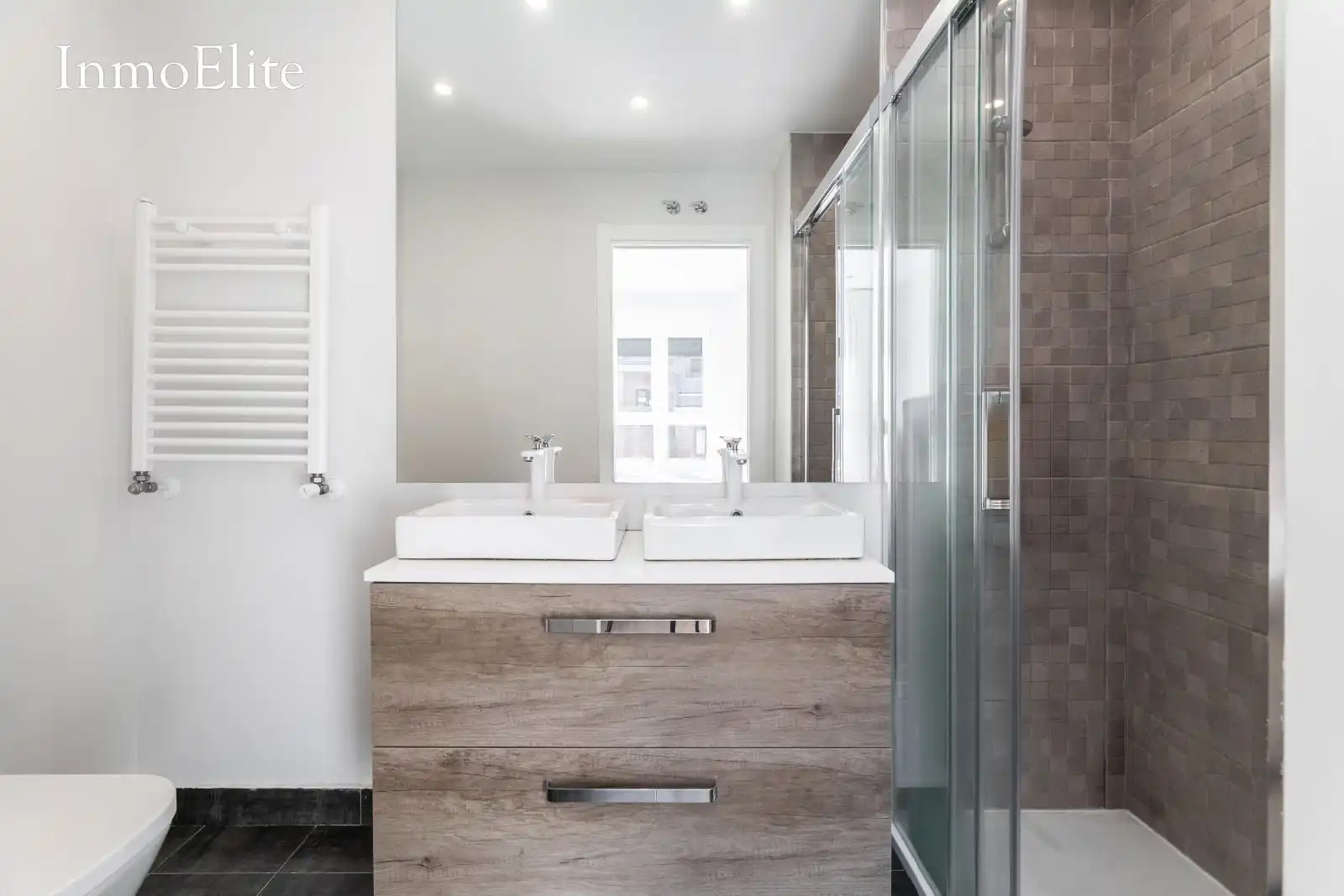 Badezimmer von Dachboden zum Verkauf in Majadahonda mit Klimaanlage, Heizung und Parkett