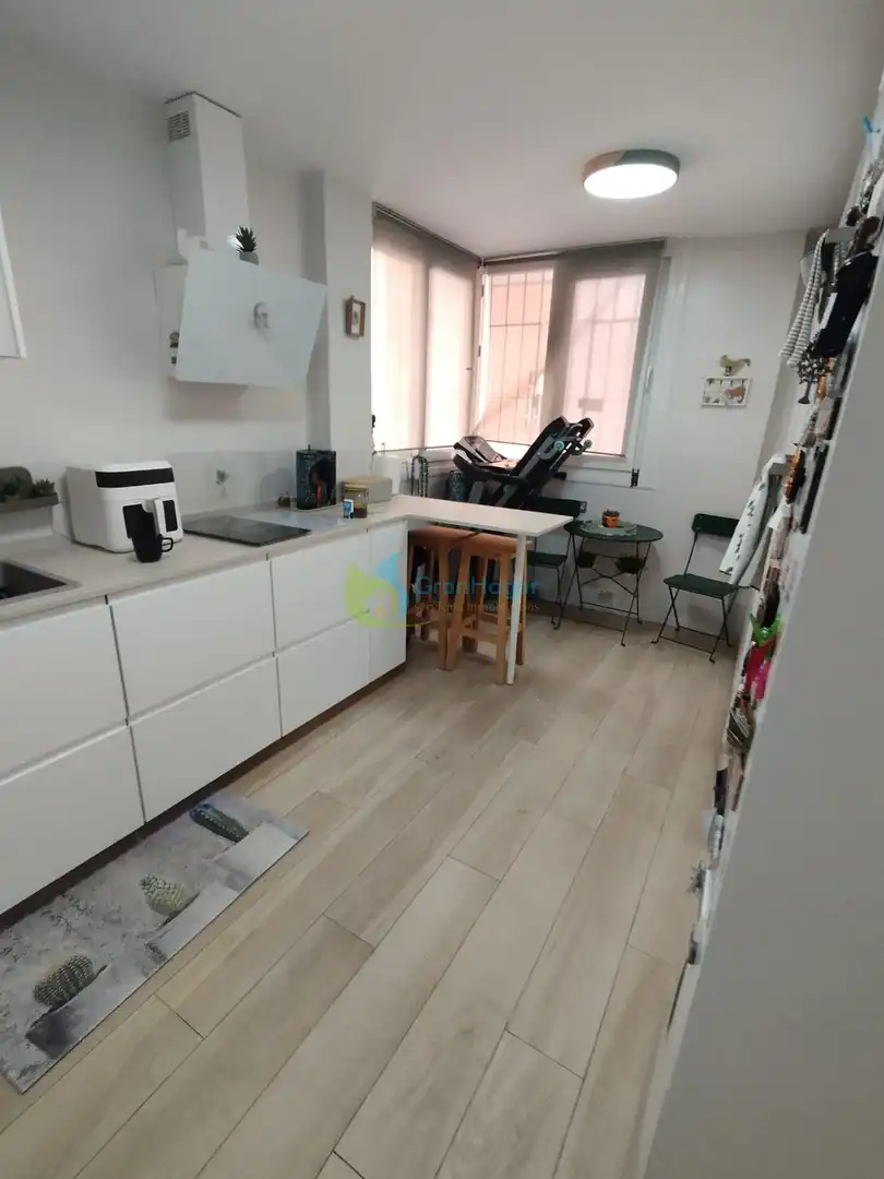 Kitchen of Flat for sale in Sevilla  with Furnished and Balcony