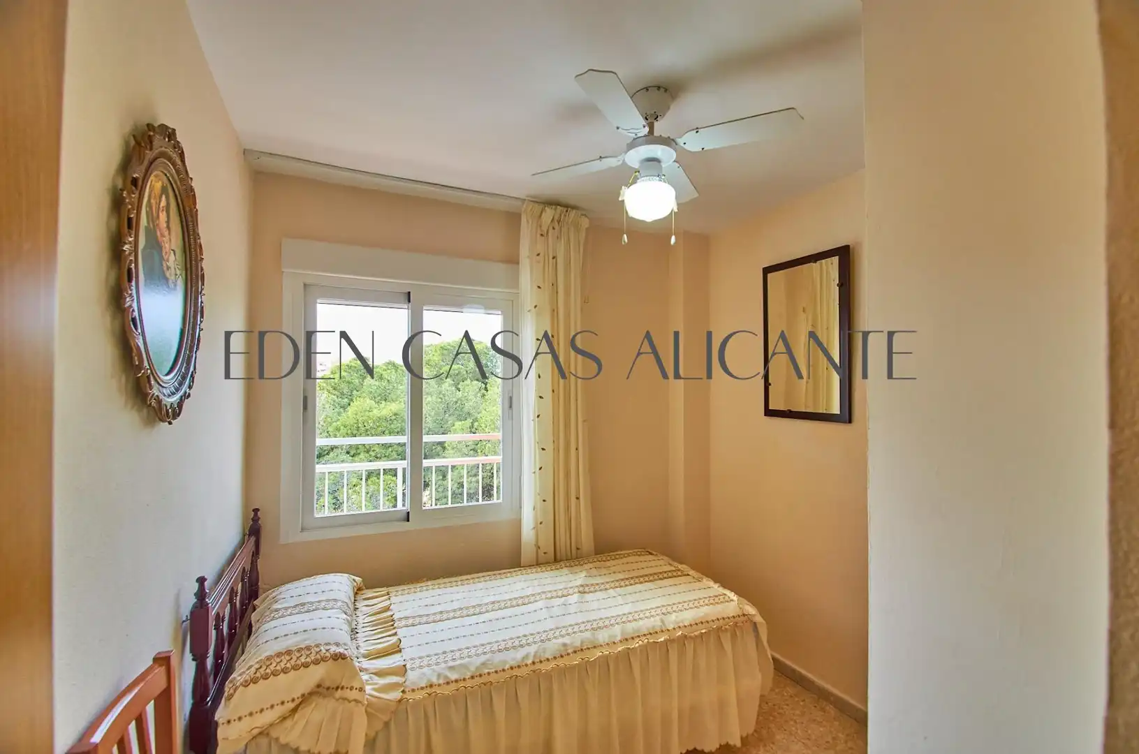 Habitación de Apartamento en venta en Alicante / Alacant con Terraza, Trastero y Amueblado