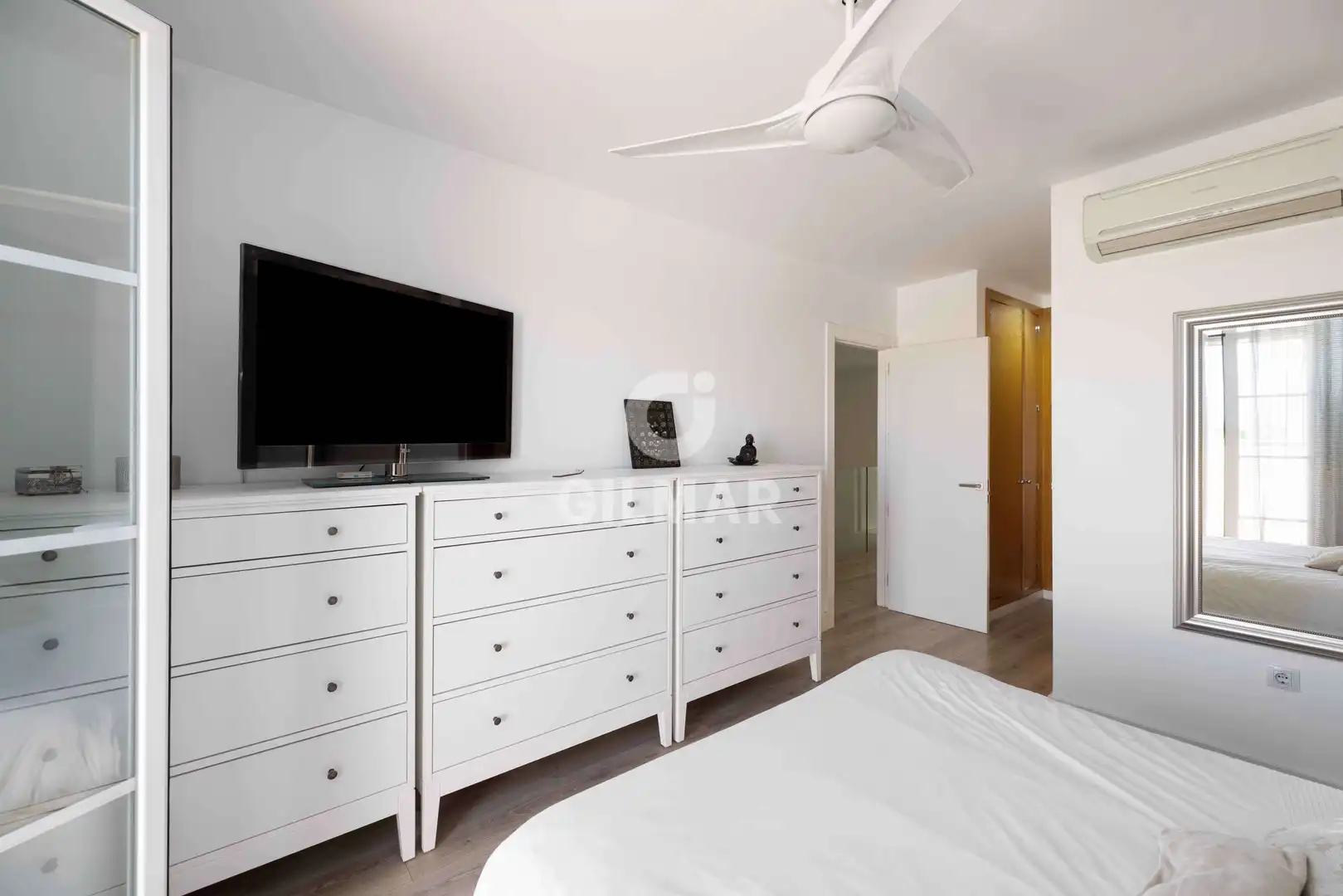 Habitación de Casa adosada en venta en Torremolinos con Calefacción, Jardín privado y Piscina