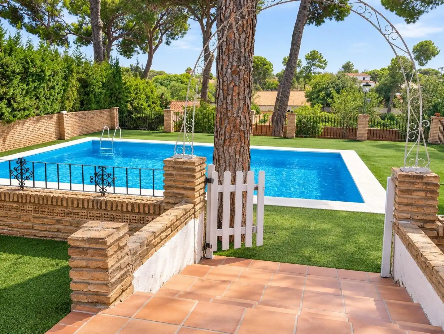 Chalet con piscina en venta en Oromana