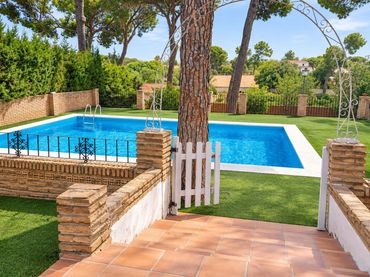 Chalet con piscina en venta en Oromana