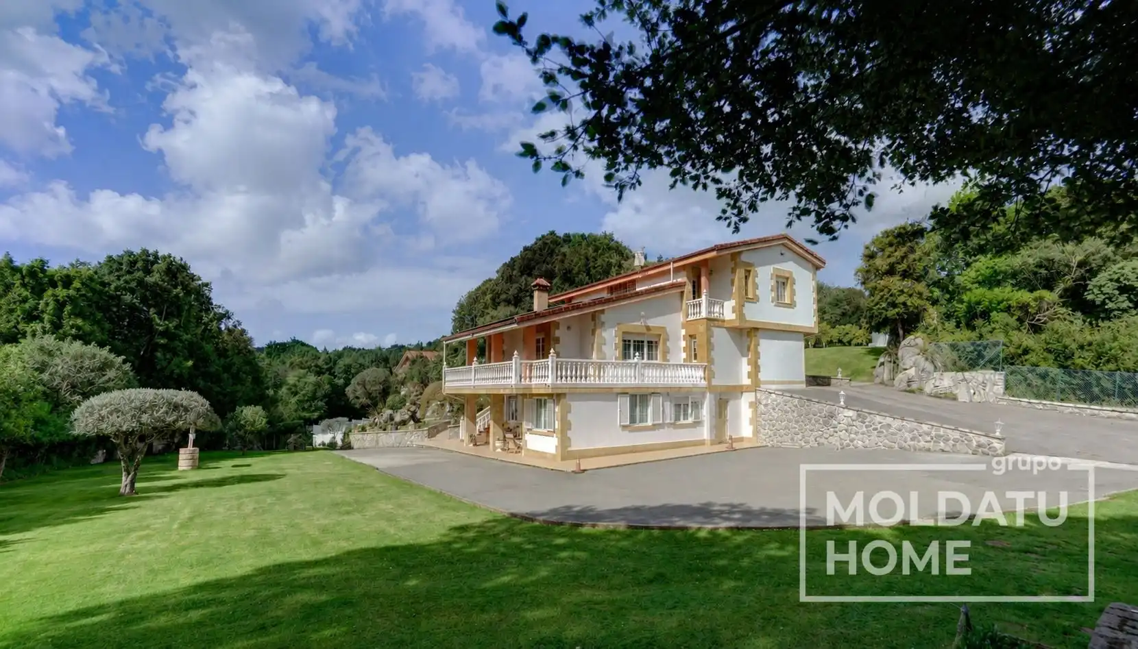 Casa con jardín en venta en Avenida Barenilla