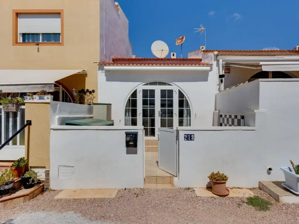 Bungalow con jardín en venta en Zona Carrefour - Urbanizaciones