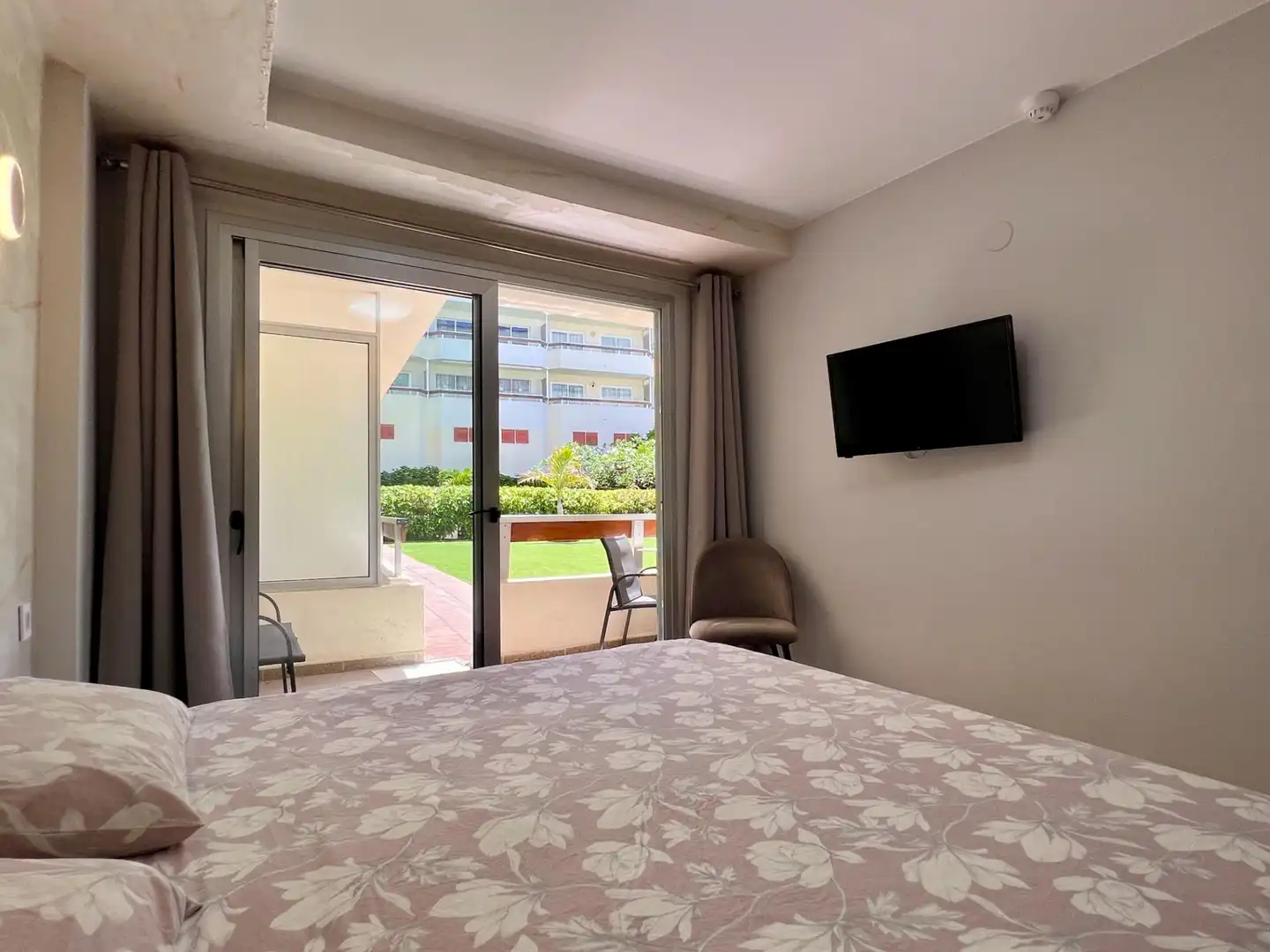 Dormitori de Apartament en venda en San Bartolomé de Tirajana amb Aire condicionat, Jardí privat i Moblat