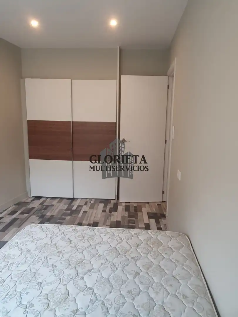 Habitación de Piso en venta en Vigo  con Calefacción, Jardín privado y Amueblado