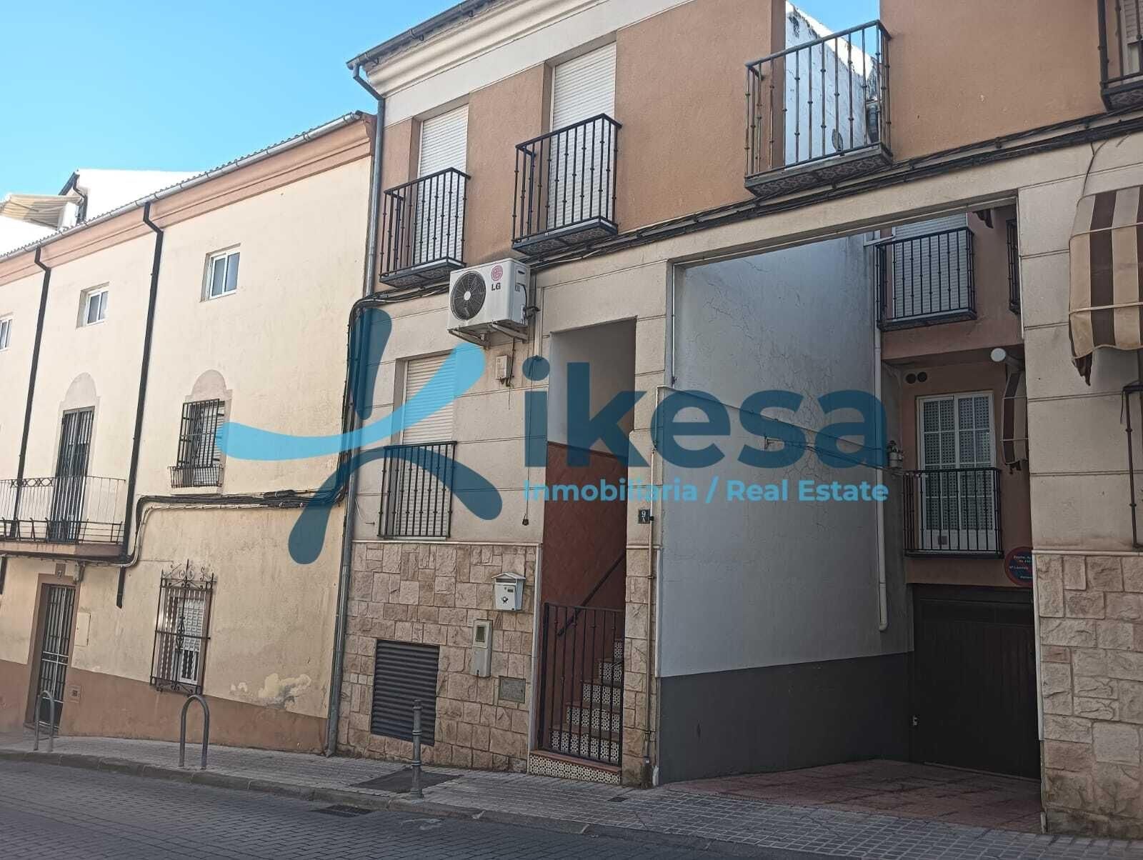 Vista exterior de Casa adosada en venda en  Jaén Capital amb Balcó