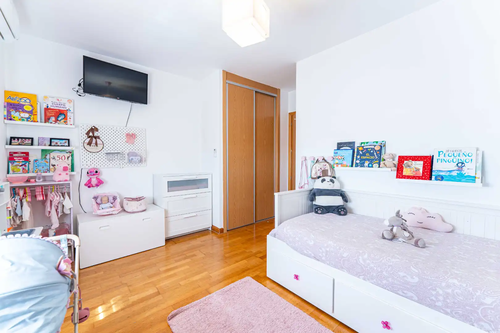 Habitación de Casa o chalet en venta en Serranillos del Valle con Aire acondicionado, Calefacción y Jardín privado
