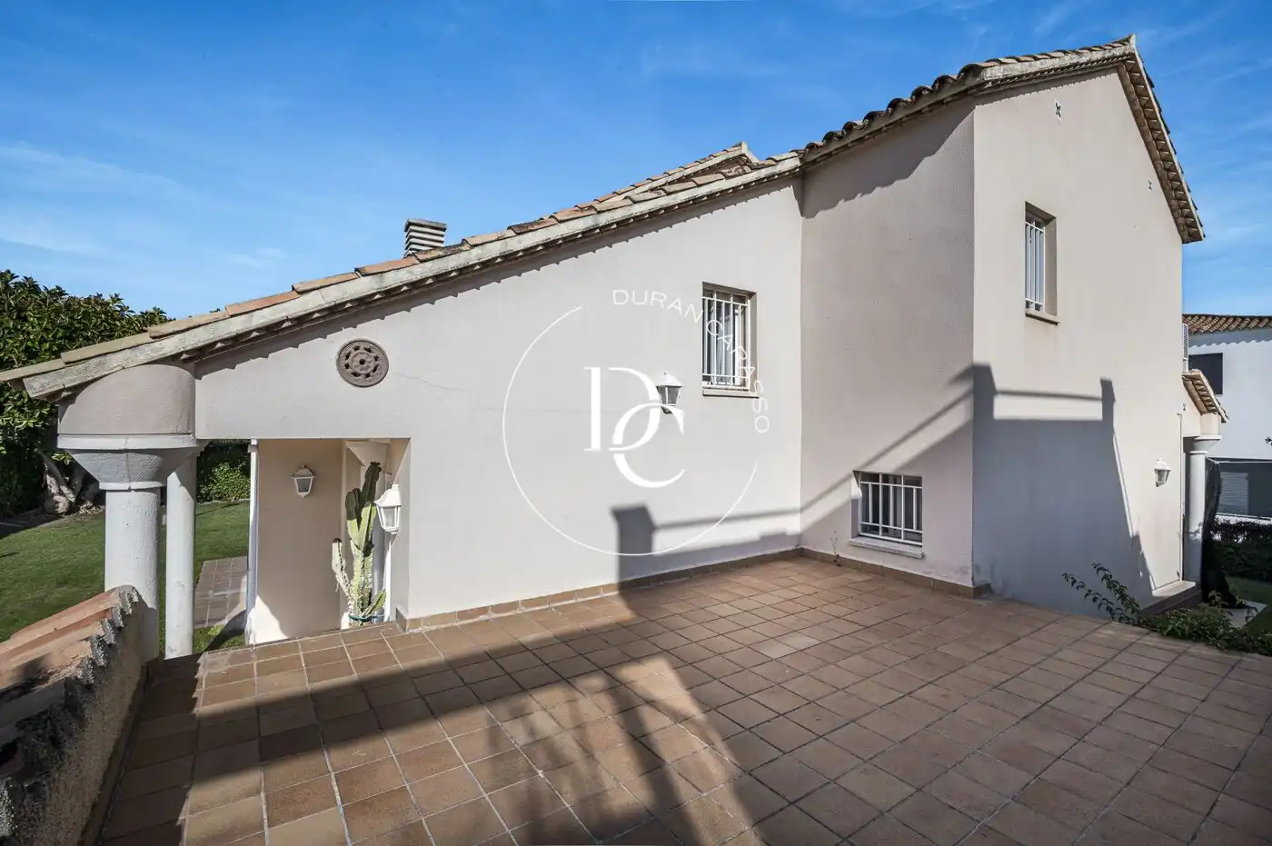 Vista exterior de Casa o xalet de lloguer en Sitges amb Aire condicionat, Calefacció i Jardí privat