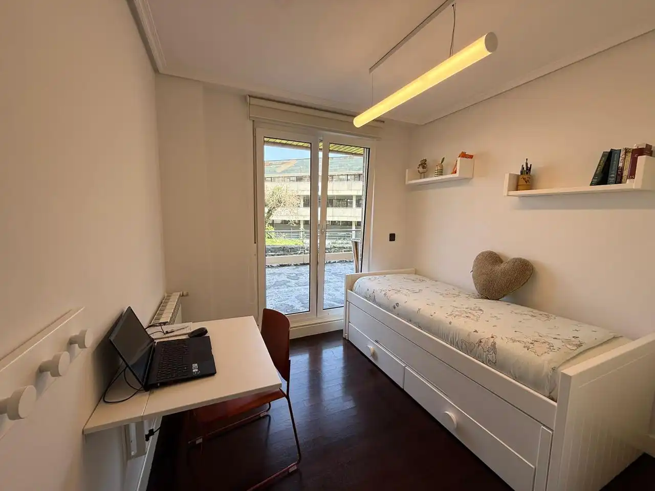 Schlafzimmer von Erdgeschoss zum Verkauf in Castro-Urdiales mit Heizung, Terrasse und Abstellraum