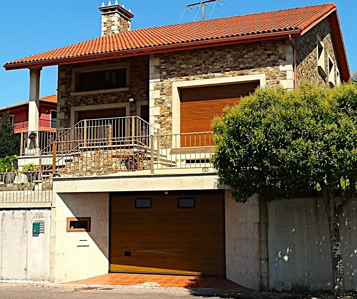 Vista exterior de Casa o xalet en venda en Miño amb Calefacció, Parquet i Terrassa
