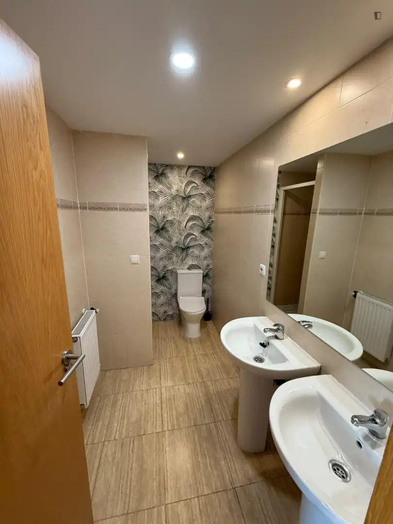 Bathroom of Apartments for share in Las Castañeras - Bulevar